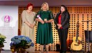 Gloria Šepec s predcednico ZZ Anito Prelec (desno)
