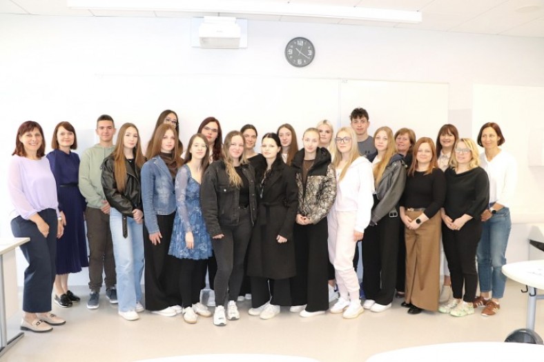 dijaki, mentorji in vodstvo