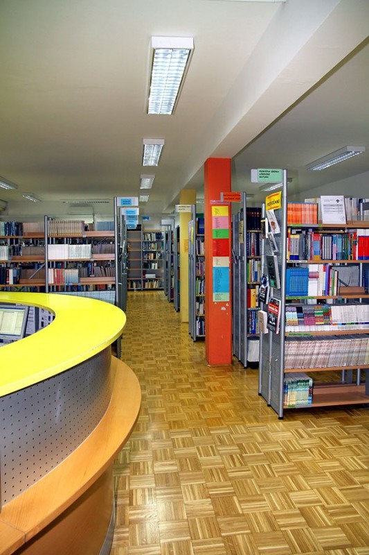 vhod v knjižnico