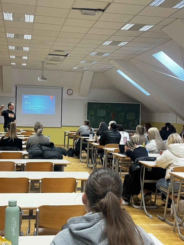 IMG fa210c0bdbfd0852a71ff586c9e231f5 V